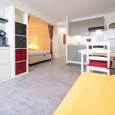 T2 Sur La Plage D'aiguebelle Pour 4 Avec Parking - Fr-1-677-48 * Le Lavandou